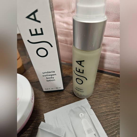 Skincare Set with Black Cosmetic Bag - Picture 6 of 15